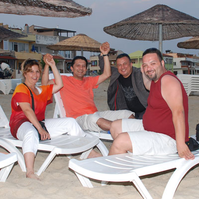DOSTLAR B�R ARADA