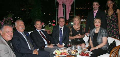 ERTUĞRUL GÜNAY HAREM OTELİNDE galerisi resim 1