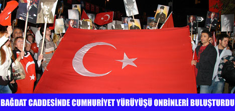 KADIKÖY'DE CUMHURİYET ÇOŞKUSU