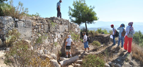 Syedra ayağa kalkıyor