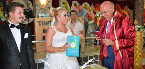 Yeni Evlenen Çiftlere Nostaljik Radyo