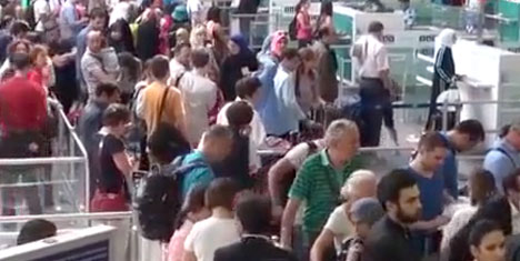 Pasaportlarda başlatılan kısıtlama devam ediyor