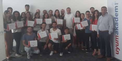 Uyum Akademi Başarı Sertifikaları sahiplerini verildi