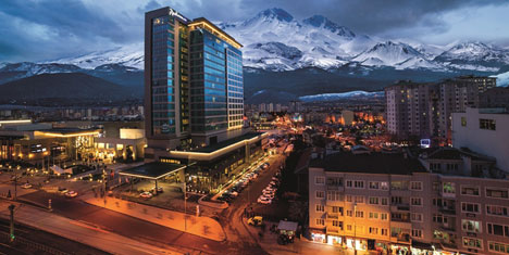 Radisson Blu Hotel 55 yaş üzeri misafirlerini de unutmadı