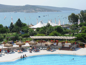 İngiliz tatilciler, ülkemizde resort turizmin başladığı yer olarak bilinen Foça'ya geri dönüyor