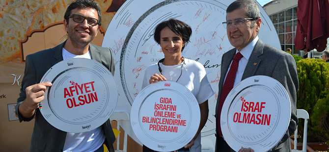 Her gün açlık ve açlığa bağlı sebeplerle yaklaşık 25,000 insan hayatını kaybetmektedir