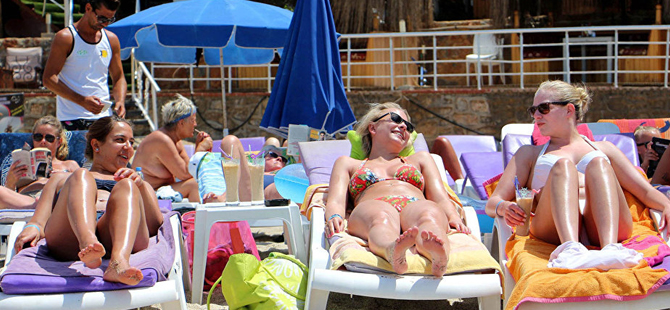 Rus turistlerin en çok tercih ettiği ülkeleri konu alan araştırmayı inceledi