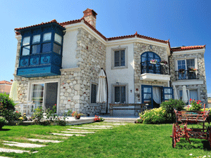 Alaçatı Sultan Konak, stresten uzaklaşıp huzuru yakalamak isteyen misafirlerini bekliyor