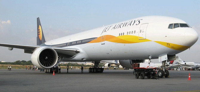 Finansal sorunlarını çözemeyen Jet Airways, yakıt veya diğer kritik hizmetleri sürdüremeyeceği için uçuşlarını askıya aldı