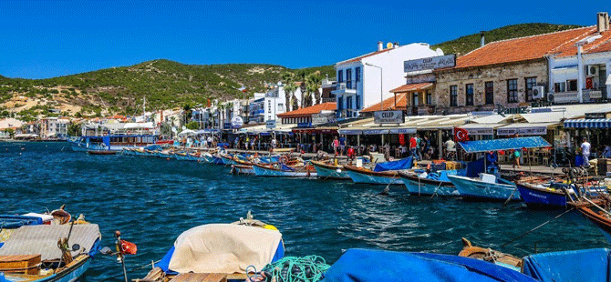 Foça'nın meşhur atmosferini merak edenlerdenseniz işte size Foça’ya gelmek için 5 sebep