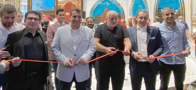 Efsanevi lezzetleri Dubai Mall’da açılan mağazasıyla Türkiye dışına taşıyan Hafız Mustafa, Osmanlı’nın meşhur lezzetleri ile dünyayı tatlandıracak!