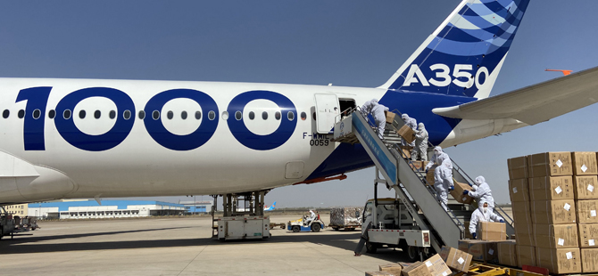 Airbus, Fransa, Almanya, İspanya ve İngiltere hükümetlerine bağışlanmak üzere Çin’den milyonlarca yüz maskesi satın alarak dağıtımına devam ediyor