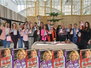 Ayşen Laçinel İmza Gününde Okurlarıyla Buluştu