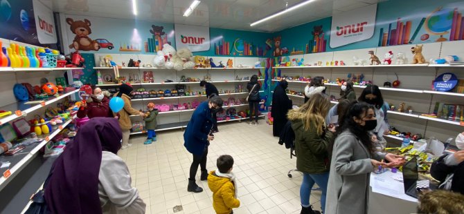 Onur Market, Gönüllü Hareketi Derneği çocukları sevindirecek