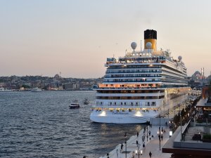 Yüzen Venedik Costa Venezia İstanbul’da 