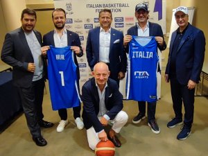 Moda devi İtalya'nın basketbol milli takımının şıklığı Kiğılı'ya emanet