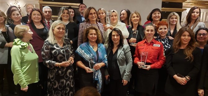 Başarılı kadınlara ödüller yağdı