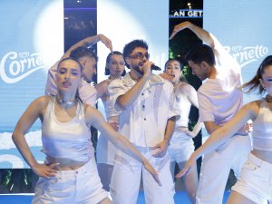 Sefo ve Cornetto Yanı Başımda Şarkısıyla İle yaza merhaba dedi