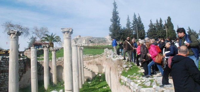 İZRO Eğitim Programında “Bilinmeyen Yönleriyle Efes Selçuk” Tanıtıldı