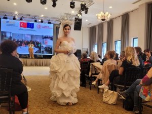 Zeytindalı ve Bika Kooperatifleri üretimde Sıfır Atık Defilesi İzleyenleri Büyüledi