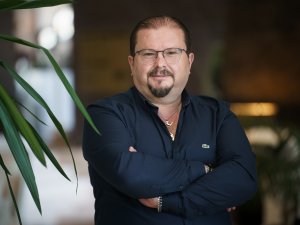 Tüm tatilcilerimizi yeniden Çeşme’ye davet ediyoruz