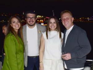 Yaratıcı Ruhlarla Boğazda Veda