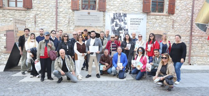 İzmirli Turist Rehberleri Efes Tarlası’nda
