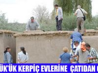 EVLERİ 10 BİN YIL ÖNCEKİ GİBİ  ÇATI KAPILI