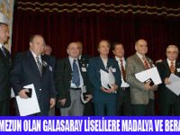 GALATASARAY LİSELİLERE MADALYA