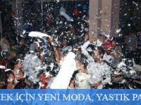 Fethiye'de Tatilciler Akşam Yastık Partileri ile Eğleniyor