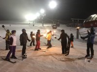Gece kayakçıları eksi 15 derecede Erciyes usulü “sıcak şıra” ile ısınıyor