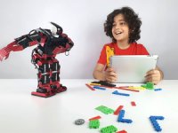 Zeybek oynayan i-toys robotları yoğun ilgi görüyor  