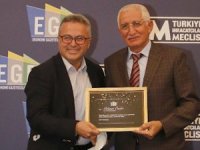 Mehmet Önder Yılın Başarılı İş İnsanı ödülünü aldı 
