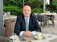 Bir Otel İnşa Etmek Kolay, Bir Hikâye İnşa Etmek Sanattır