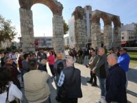 İzmirli Turist Rehberleri Efes Tarlası’nda