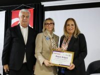 Emel Elik Bezaroğlu’na Başarı Ödülü 