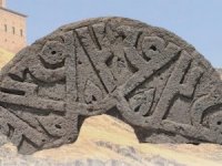 Ani’de “Hz. Muhammed” İsminin Yer Aldığı Selçuklu Taşı Bulundu