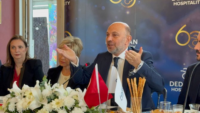banu-dedeman-dedeman-hotels-ve-resorts-international-yonetim-kurulu-baskani-ergun-demiray-003.jpg