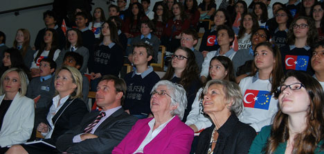 bilfenli-ogrenciler,-ab-cikarmasi!122.jpg bilfenli-ogrenciler,-ab-cikarmasi!122.jpg