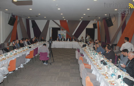 egd-yonetim-kurulu-baskani-celal-toprak,-beyoglu-belediye-baskani-ahmet-misbah-demircan,-cumhurbaskani-basdanismani-bulent-gedikli;12.jpg egd-yonetim-kurulu-baskani-celal-toprak,-beyoglu-belediye-baskani-ahmet-misbah-demircan,-cumhurbaskani-basdanismani-bulent-gedikli;12.jpg