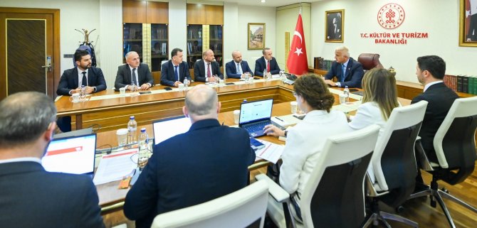 kultur-ve-turizm-bakani-mehmet-nuri-ersoy-turizm-isletmecileri-ve-seyahat-acenteleri-dernegi-tisad-yonetim-kurulu-baskani-murat-cavga.jpeg