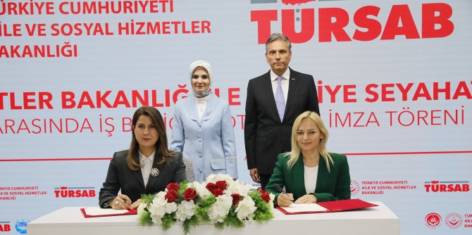turkiye-seyahat-acentalari-birligi-baskani-firuz-baglikayaaile-ve-sosyal-hizmetler-bakani-mahinur-ozdemir-goktas-001.JPG