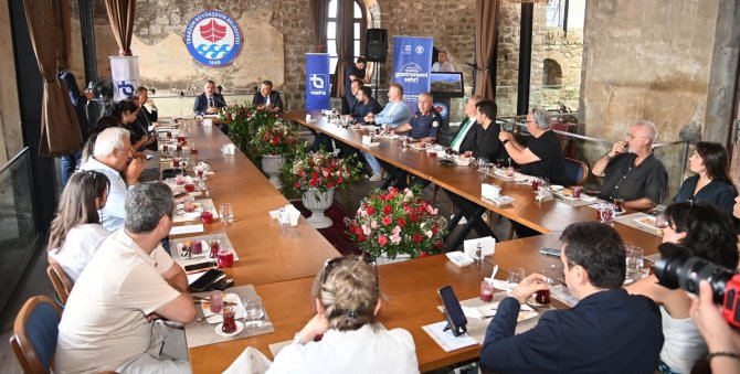 unesco-yaratici-sehirler-agi-gastronomi-sehri-adayligi-trabzon-valisi-tahir-sahintrabzon-buyuksehir-belediye-baskani-ahmet-metin-genc-001.jpg