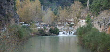 kapikaya-kanyonu,-yerkopru-mesire-yeri,-tarihi-varda-koprusu,-karaisali-3.jpg Tourmag tourmag-kapikayakanyonuyerkoprumesireyeritarihivardakoprusukaraisali3jpg